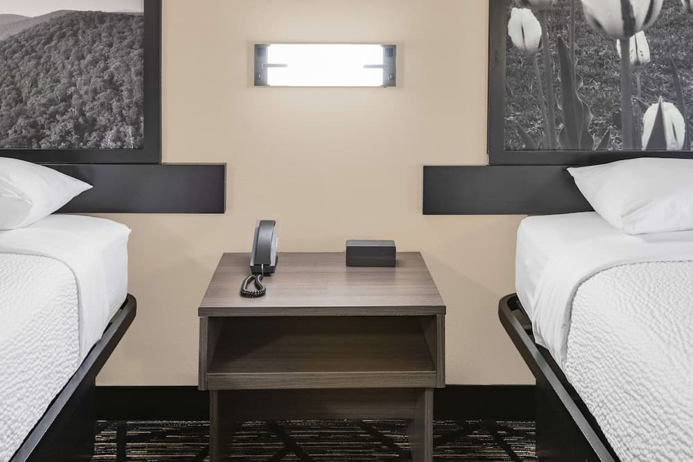 Super 8 by Wyndham Charlottesville