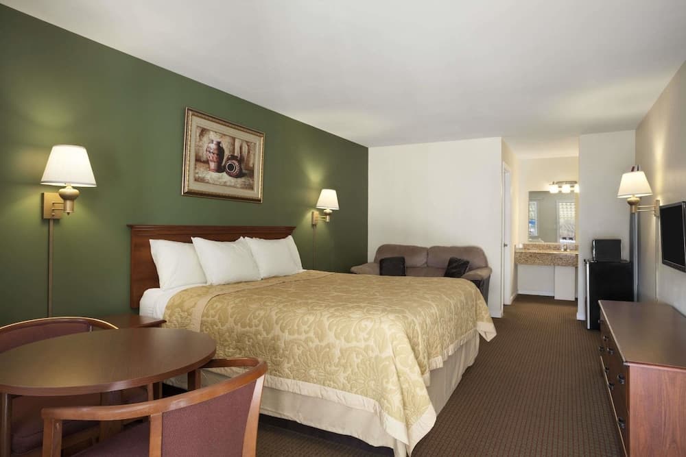 Super 8 by Wyndham Mifflinville Near Bloomsburg