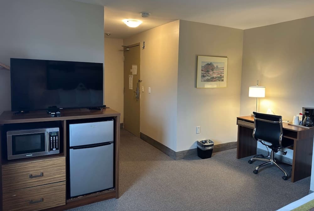 Super 8 by Wyndham Guelph