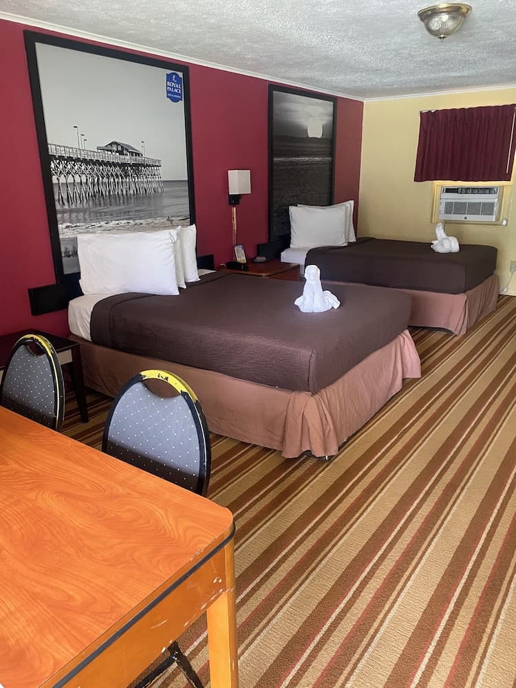 Royal Palace Inn & Suites