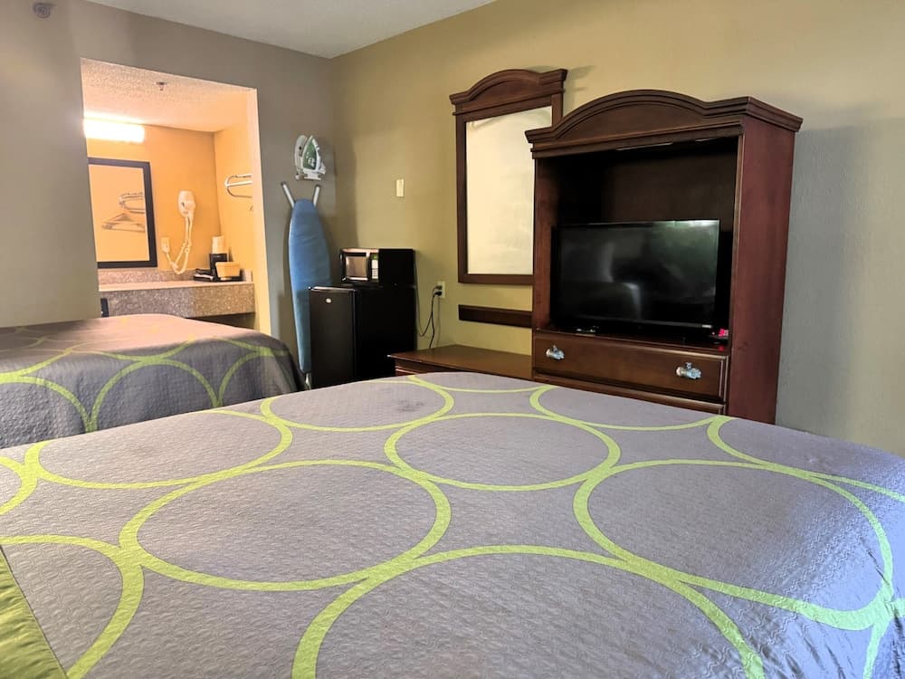 Super 8 by Wyndham Hattiesburg North/University Area