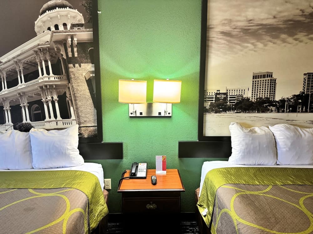 Super 8 by Wyndham Hattiesburg North/University Area