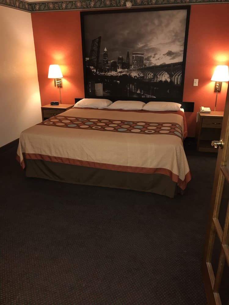 Super 8 by Wyndham Richfield/Cleveland