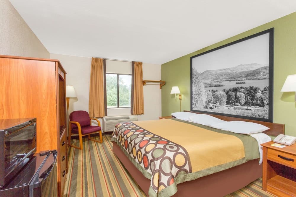 Super 8 by Wyndham Bedford