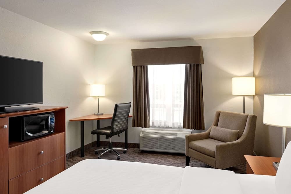Super 8 by Wyndham Calgary Shawnessy Area