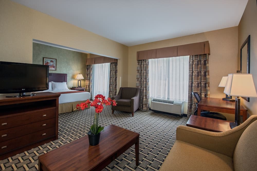 Holiday Inn Express & Suites Youngstown N (Warren/Niles) by IHG