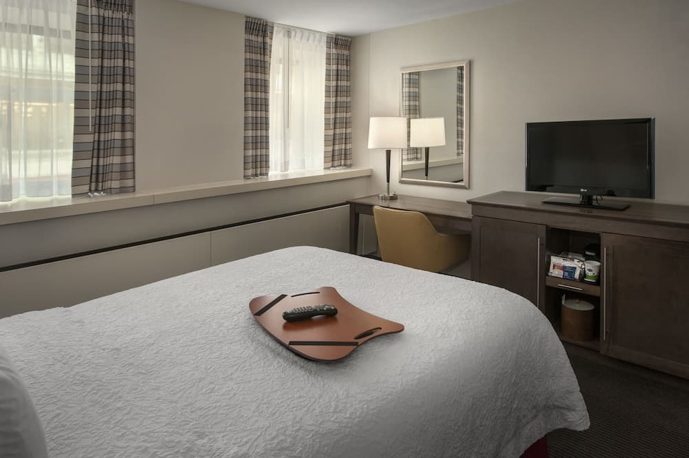 Hampton Inn & Suites Milwaukee Downtown