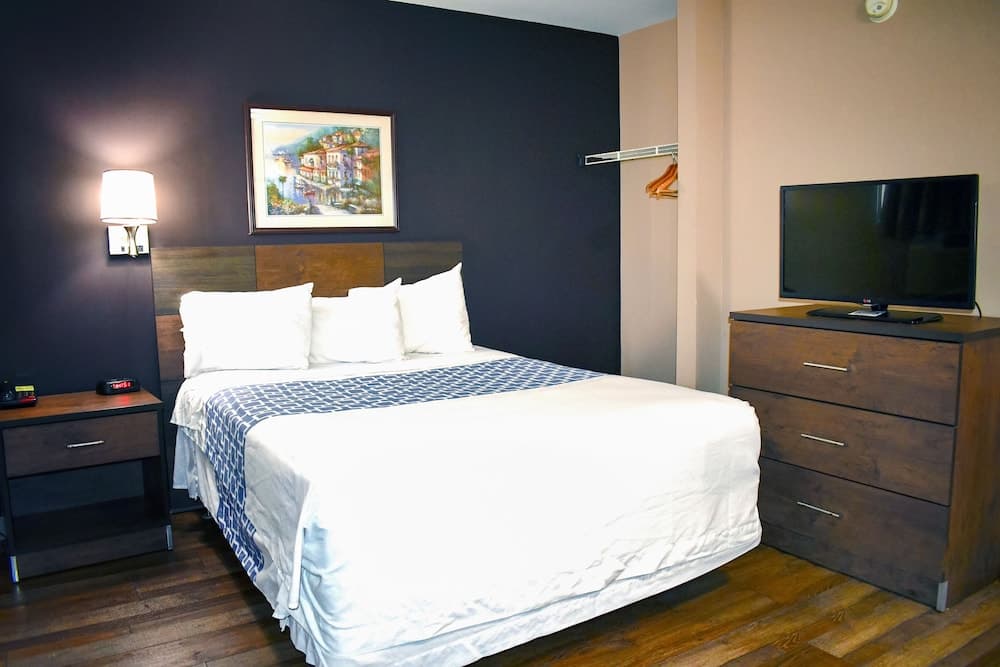 Suburban Studios Charlotte-Ballantyne