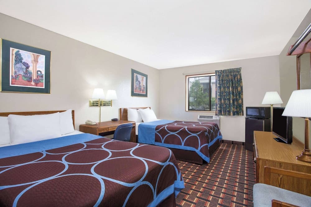 Super 8 by Wyndham Douglas