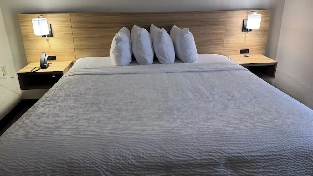 Days Inn by Wyndham McDonough