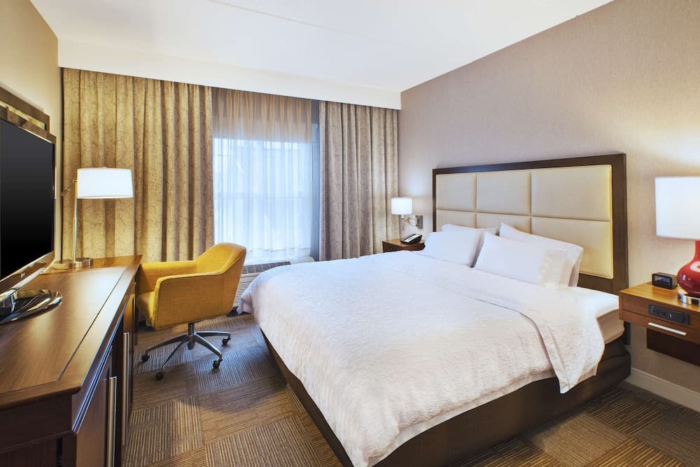 Hampton Inn & Suites Providence/Warwick-Airport