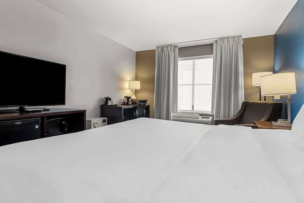 Comfort Inn & Suites near Tinley Park Amphitheater