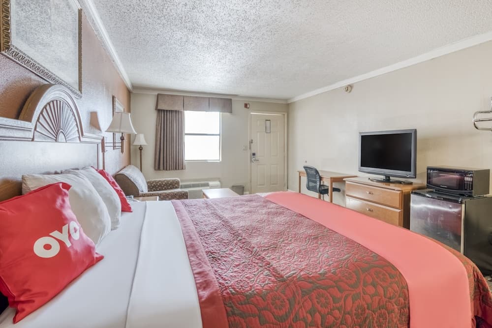 OYO Hotel Pineville LA Hwy 165