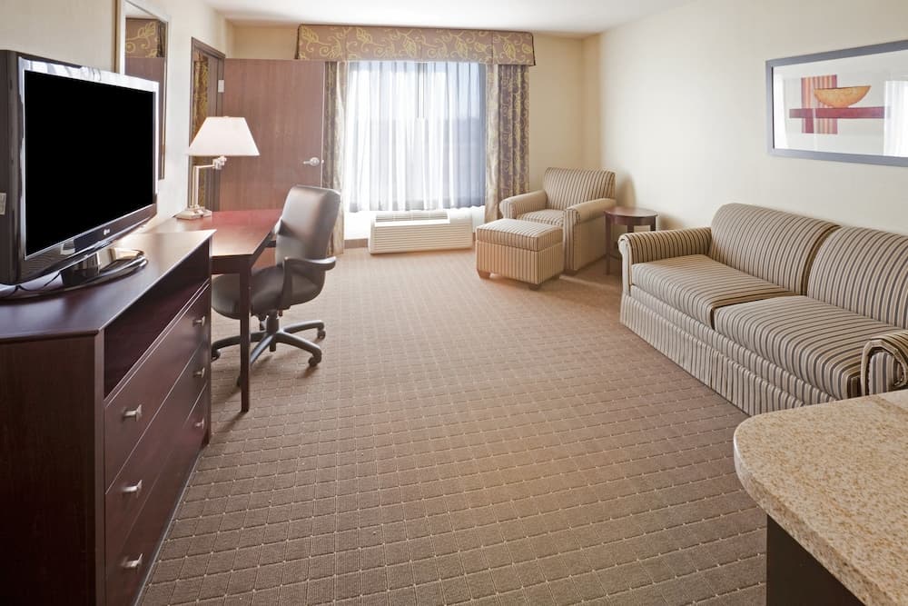 Holiday Inn Express & Suites Eagle Pass by IHG