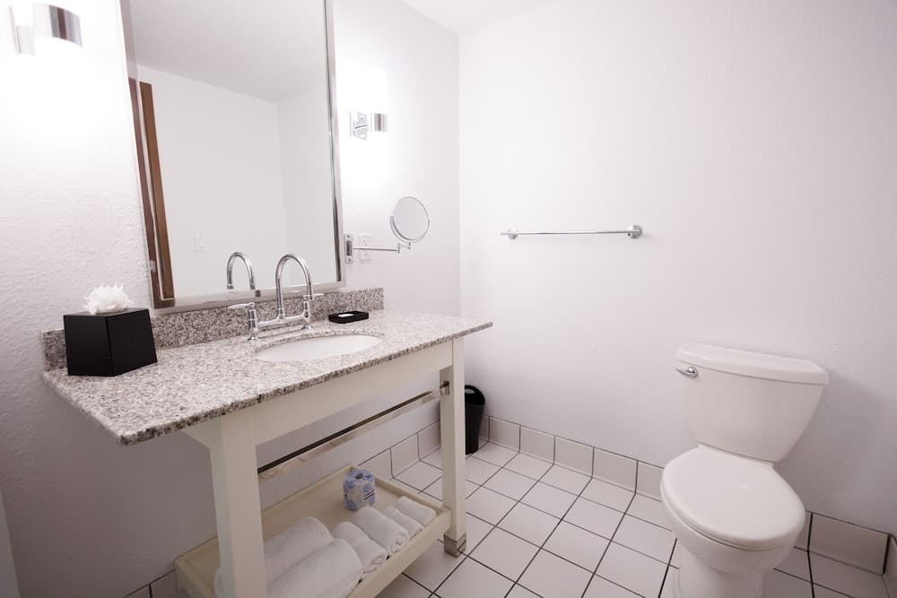 SEVEN Sebring Raceway Hotel