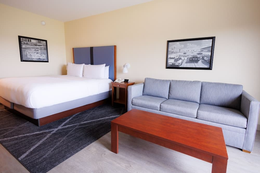 SEVEN Sebring Raceway Hotel