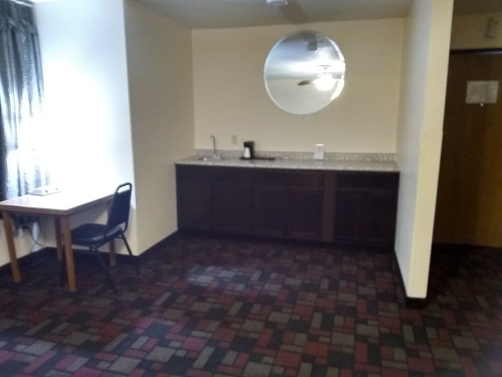 Super 8 by Wyndham Boonville