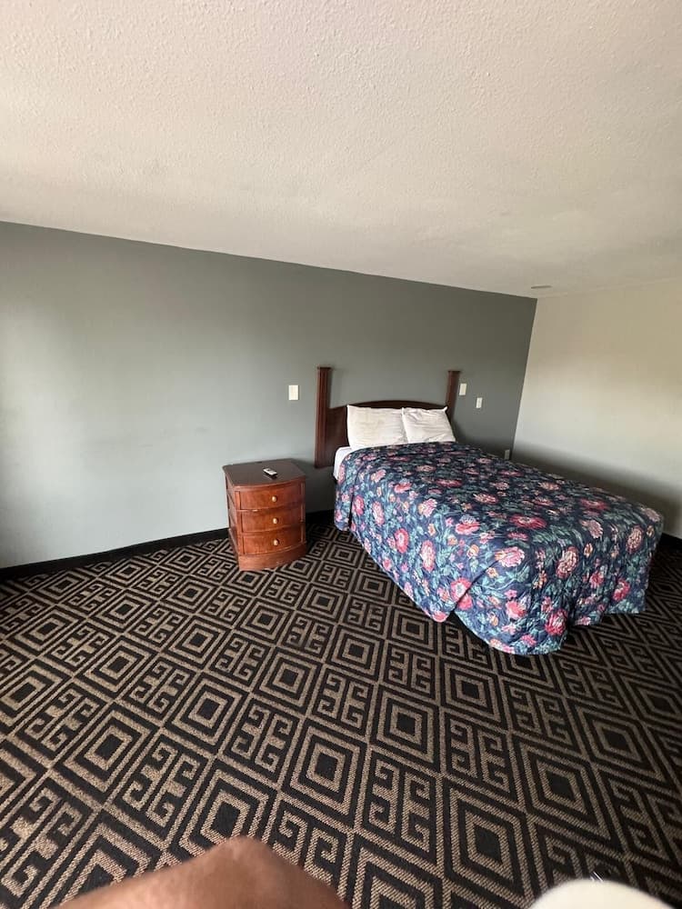 Budgetel Inn & Suites