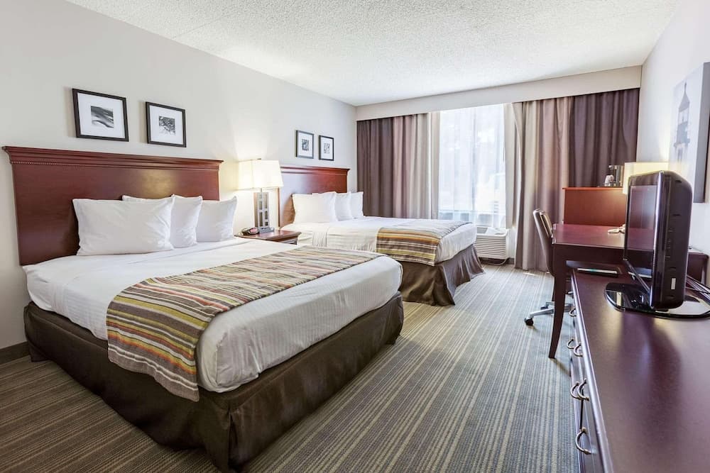 Country Inn & Suites by Radisson, Traverse City, MI