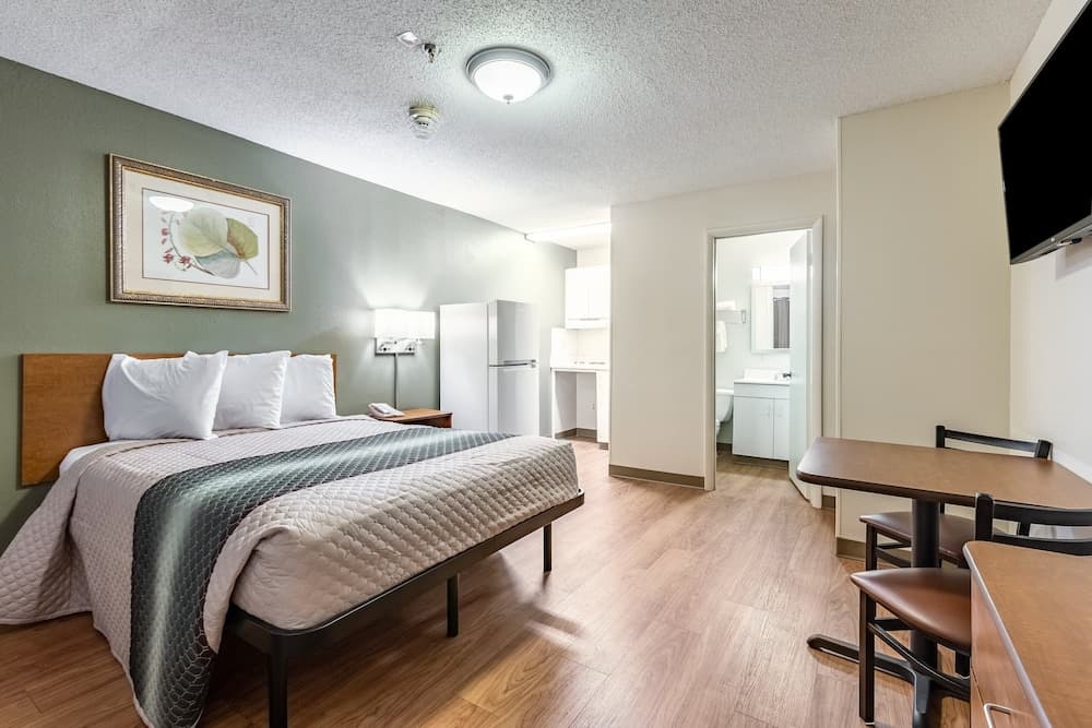 HomeTowne Studios by Red Roof Atlanta NE - Norcross South