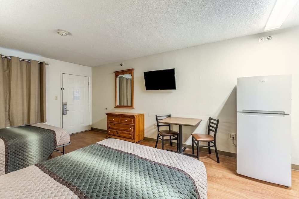 HomeTowne Studios by Red Roof Atlanta NE - Norcross South