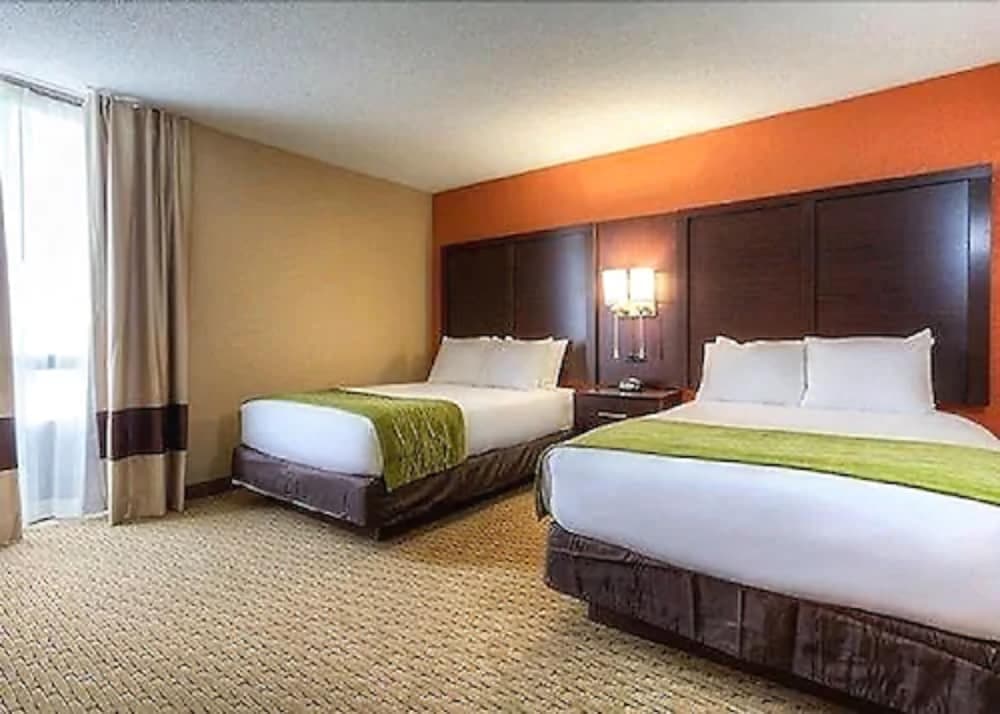 Comfort Inn & Suites Evansville Airport
