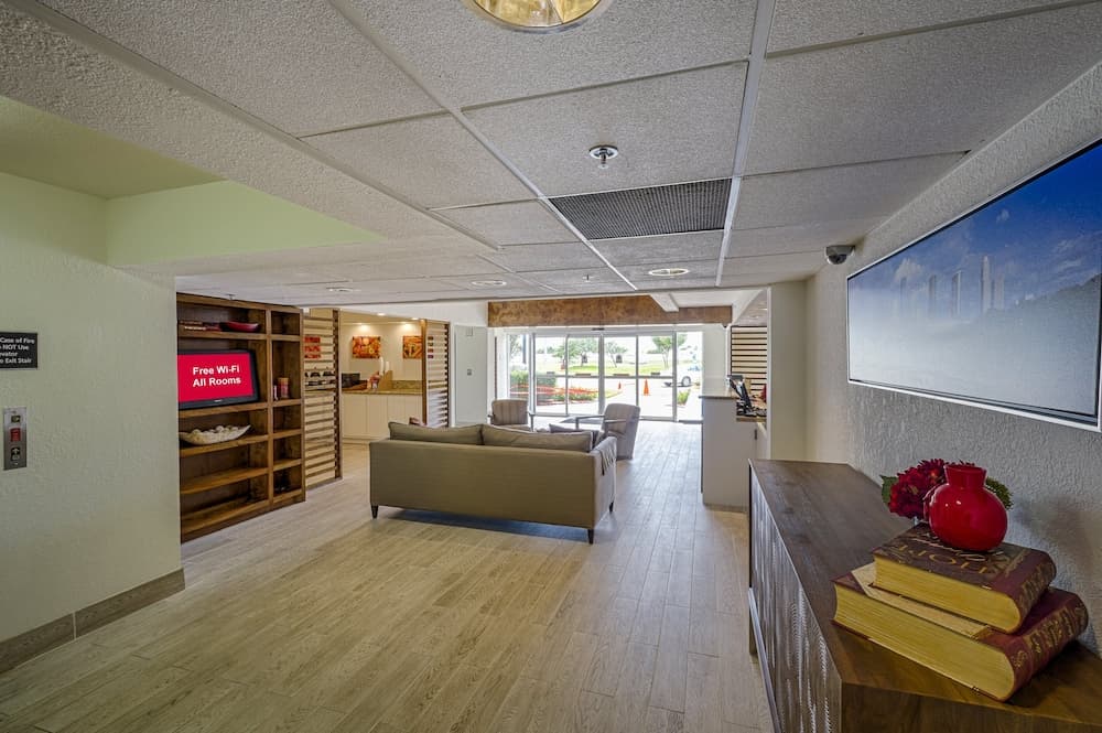 Red Roof Inn PLUS+ Houston - Energy Corridor