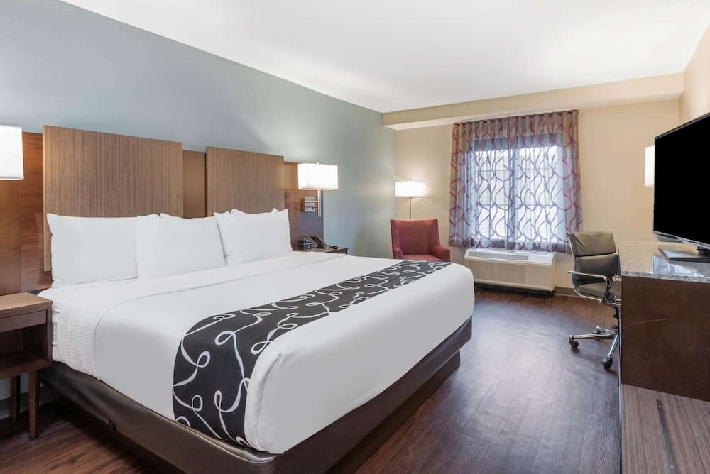 La Quinta Inn & Suites by Wyndham Aberdeen-APG