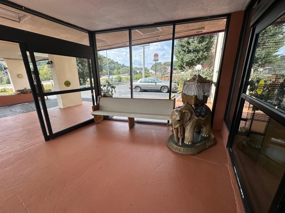 Hotel Red Rose by Townhouse Covington I-64