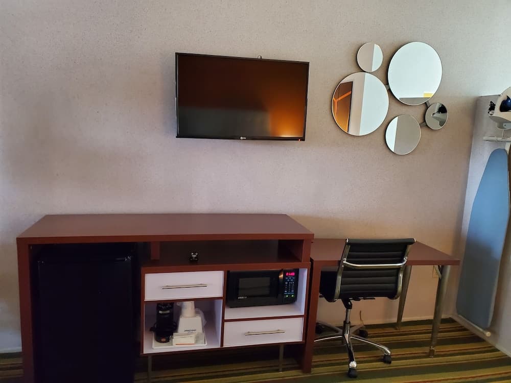 Howard Johnson by Wyndham Phoenix Airport/Downtown Area