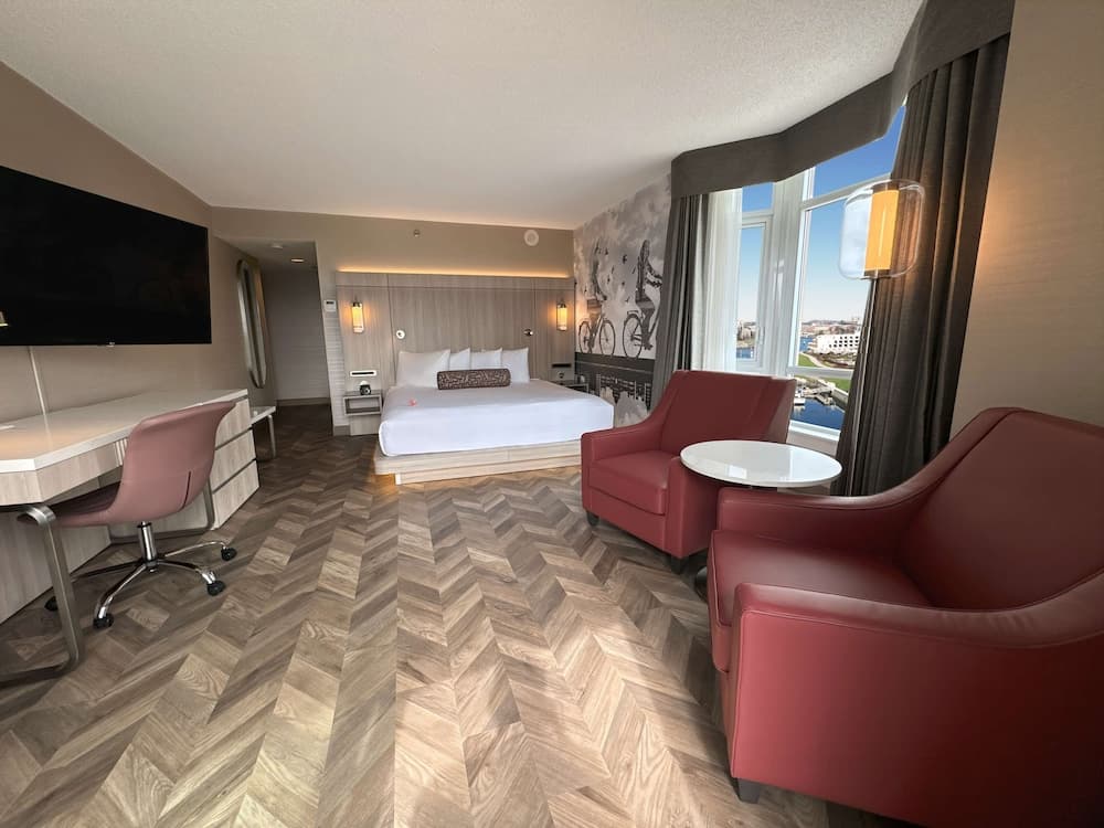 Coast Victoria Hotel & Marina by APA