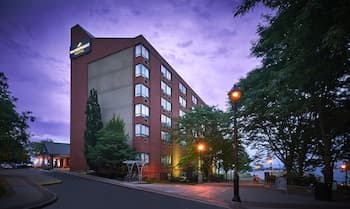 Waterfront Hotel Downtown Burlington