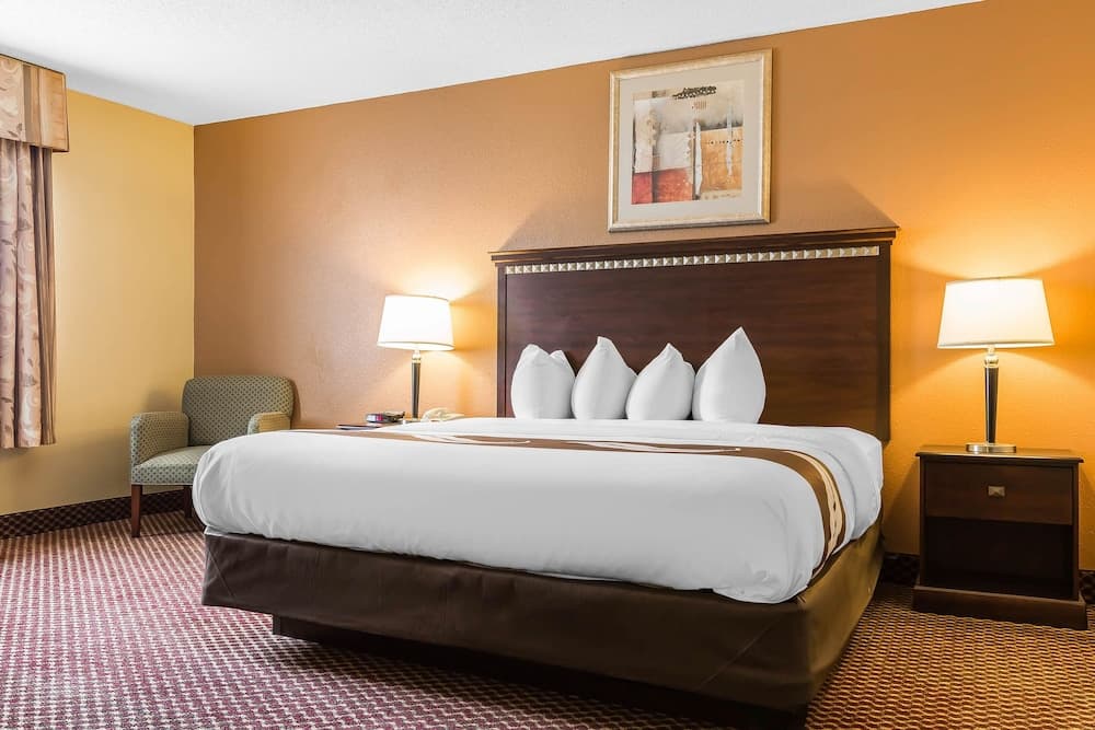 Quality Inn & Suites Bloomington University Area
