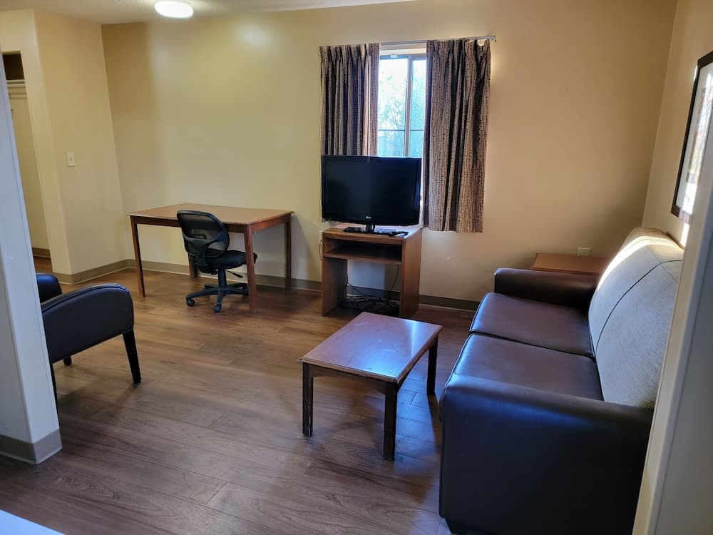 Suburban Studios Cary – RDU Airport