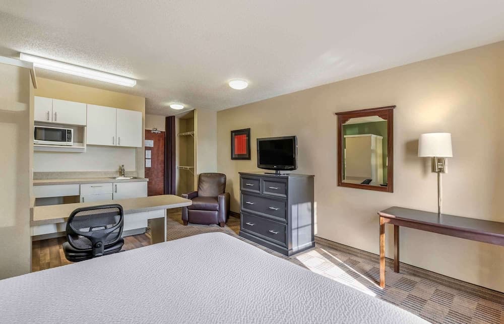 Extended Stay America Select Suites Chicago Downers Grove