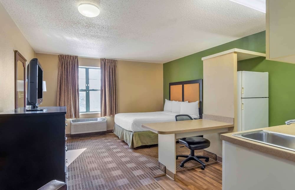 Extended Stay America Select Suites Chicago Downers Grove