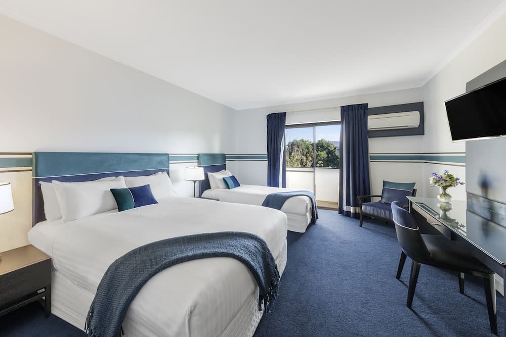 Ramada by Wyndham Diplomat Canberra