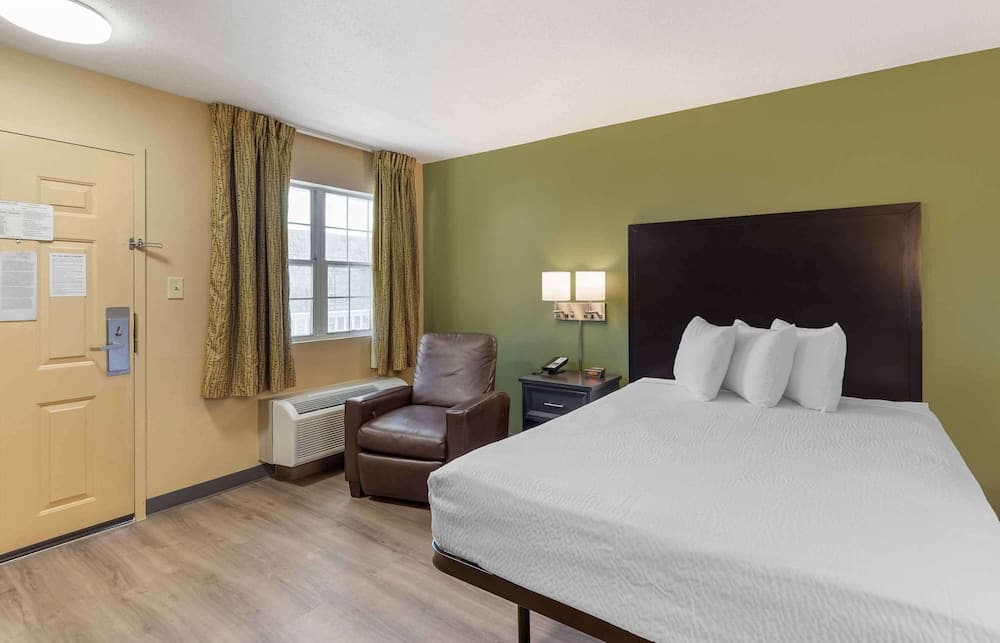 Extended Stay America Select Suites - St. Louis - Westport - E Lackland Rd