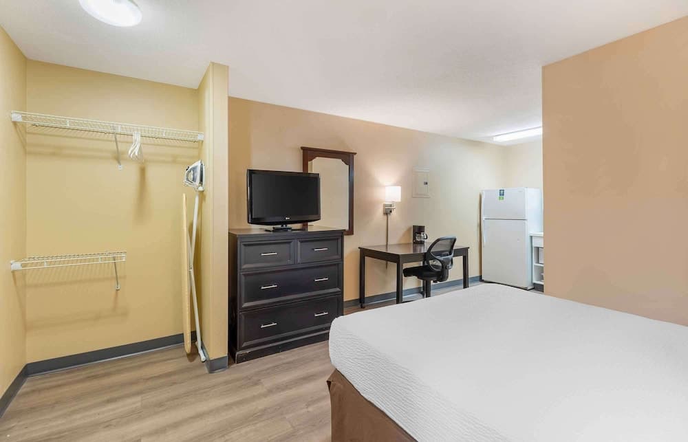 Extended Stay America Select Suites - St. Louis - Westport - E Lackland Rd