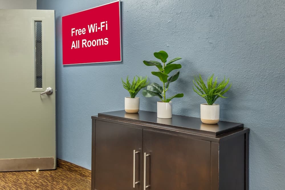 HomeTowne Studios & Suites by Red Roof Greensboro