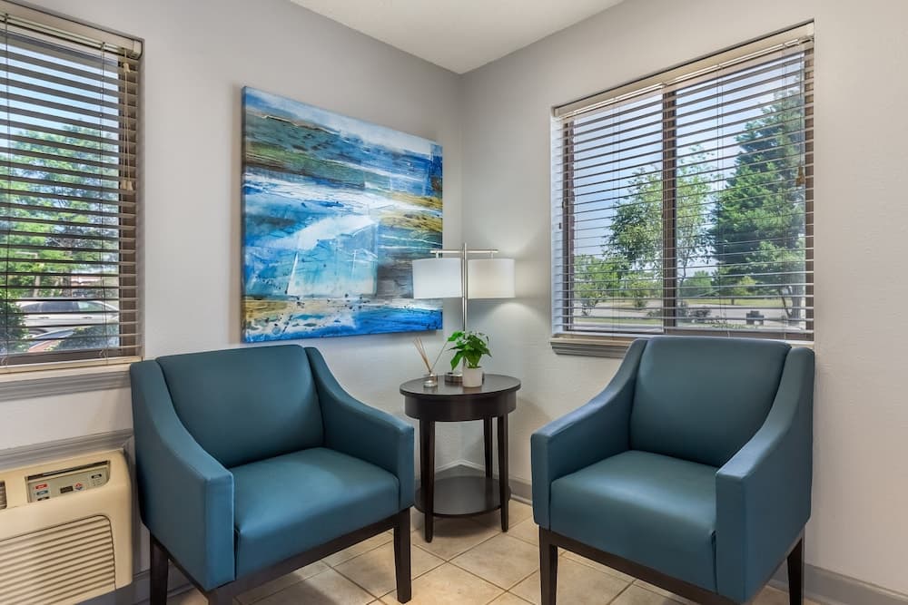 HomeTowne Studios & Suites by Red Roof Greensboro