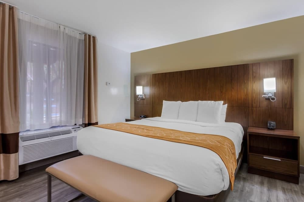 Comfort Suites Tucson near Sabino Canyon