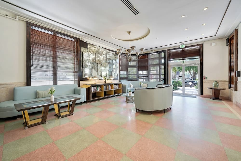 Greenview Hotel by Lowkl