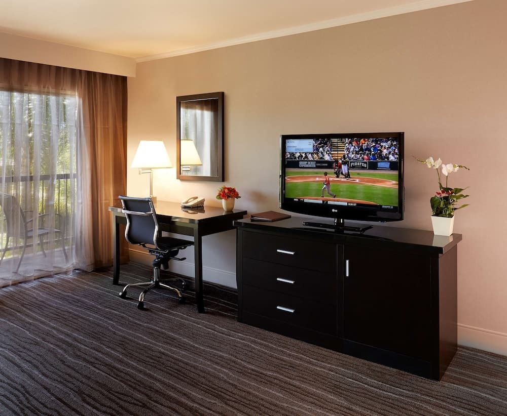 DoubleTree by Hilton Claremont