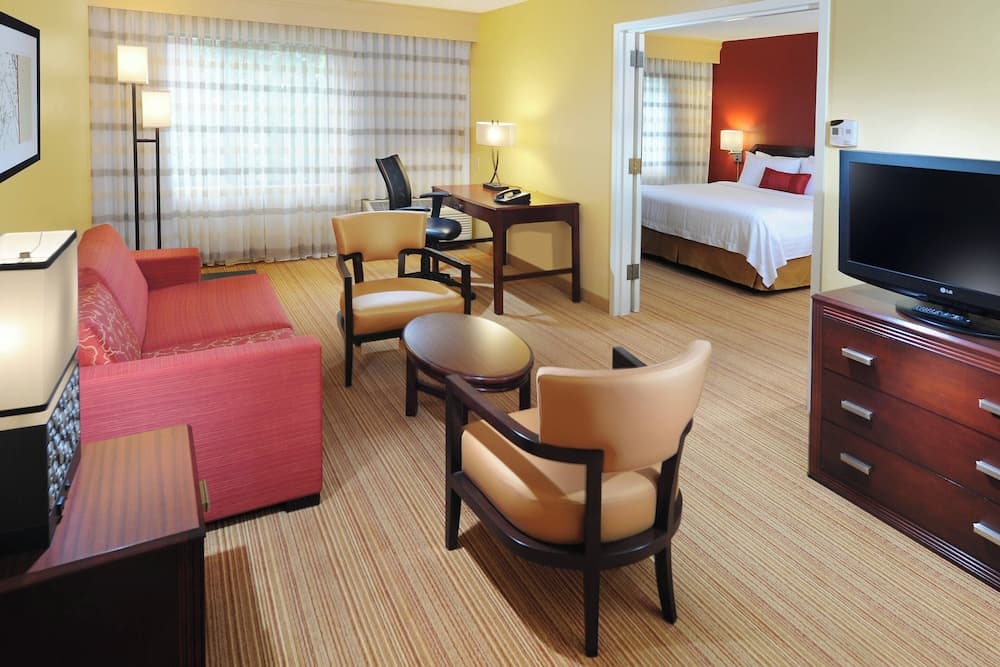 Courtyard by Marriott Houston Hobby Airport