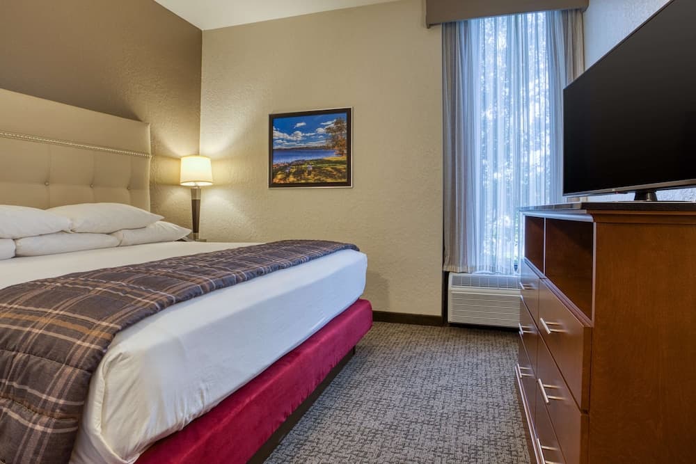 Drury Inn & Suites St. Louis Fairview Heights