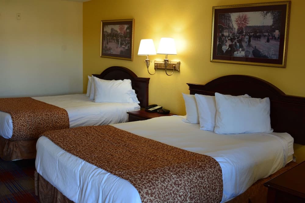 Travelodge by Wyndham Montgomery East