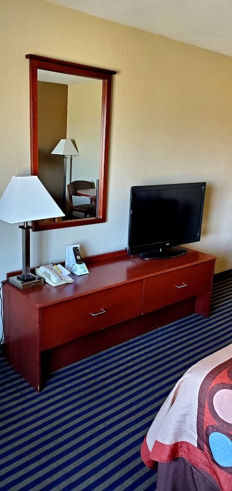 Super 8 by Wyndham Marshalltown