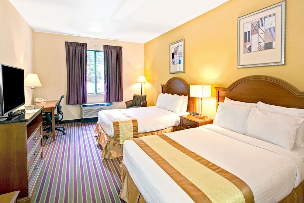 Days Inn & Suites by Wyndham Hickory