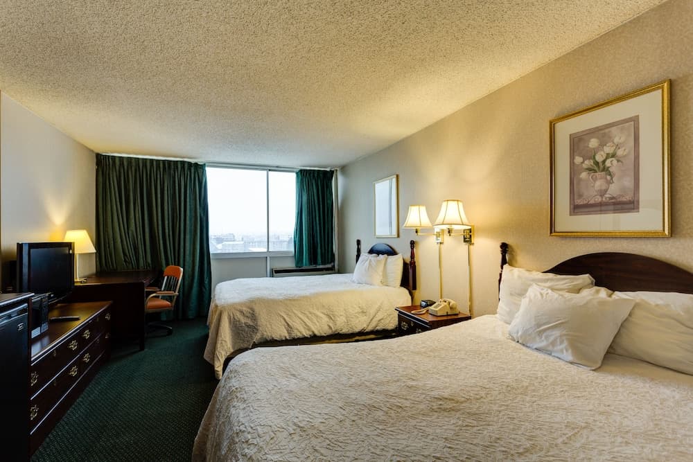 University Hotel & Suites